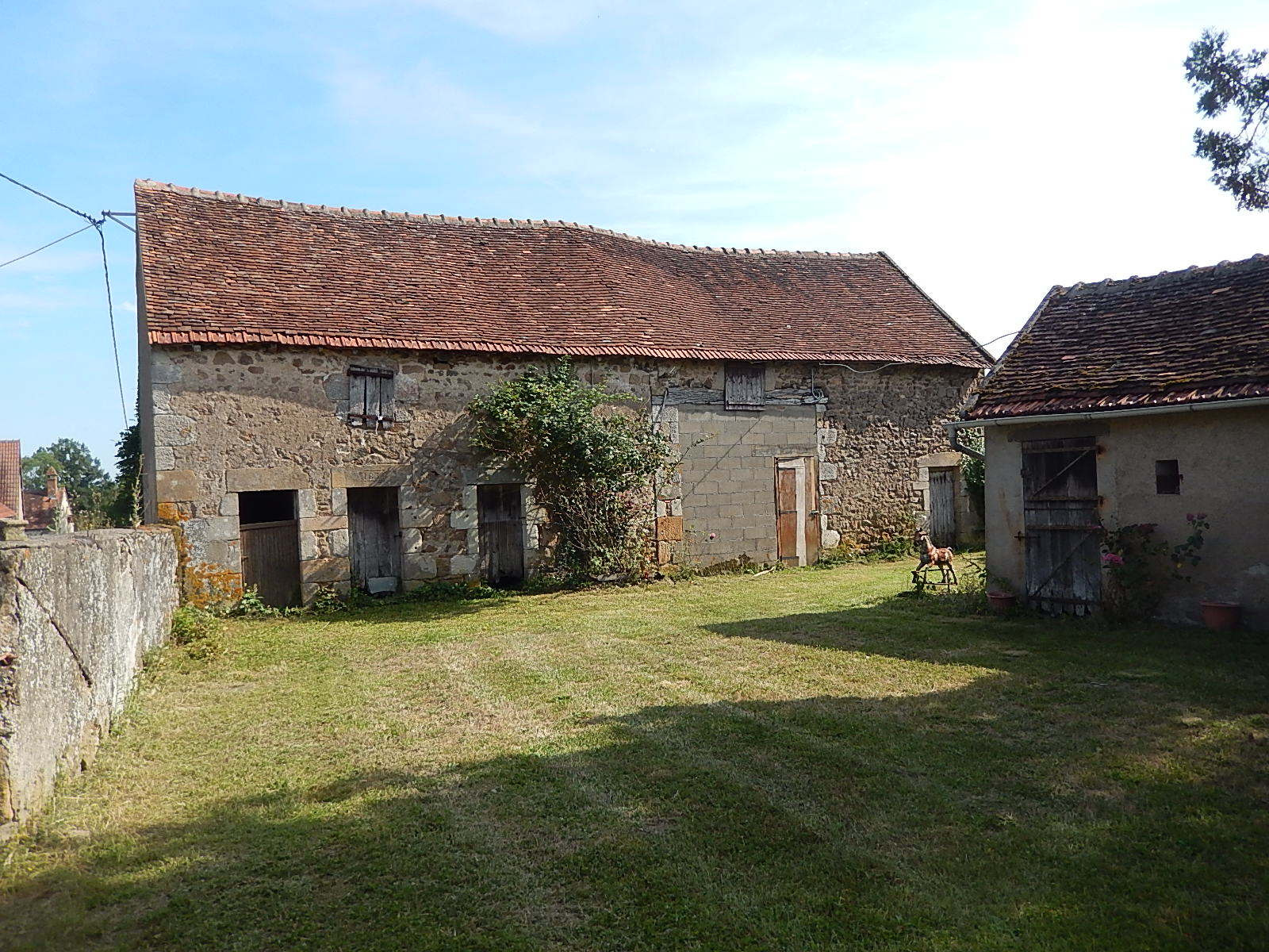 Ferme Avec Hectares A Vendre Dans L ain Vente Cerilly - Fermette avec grande grange et 2,5 hectares de terrain